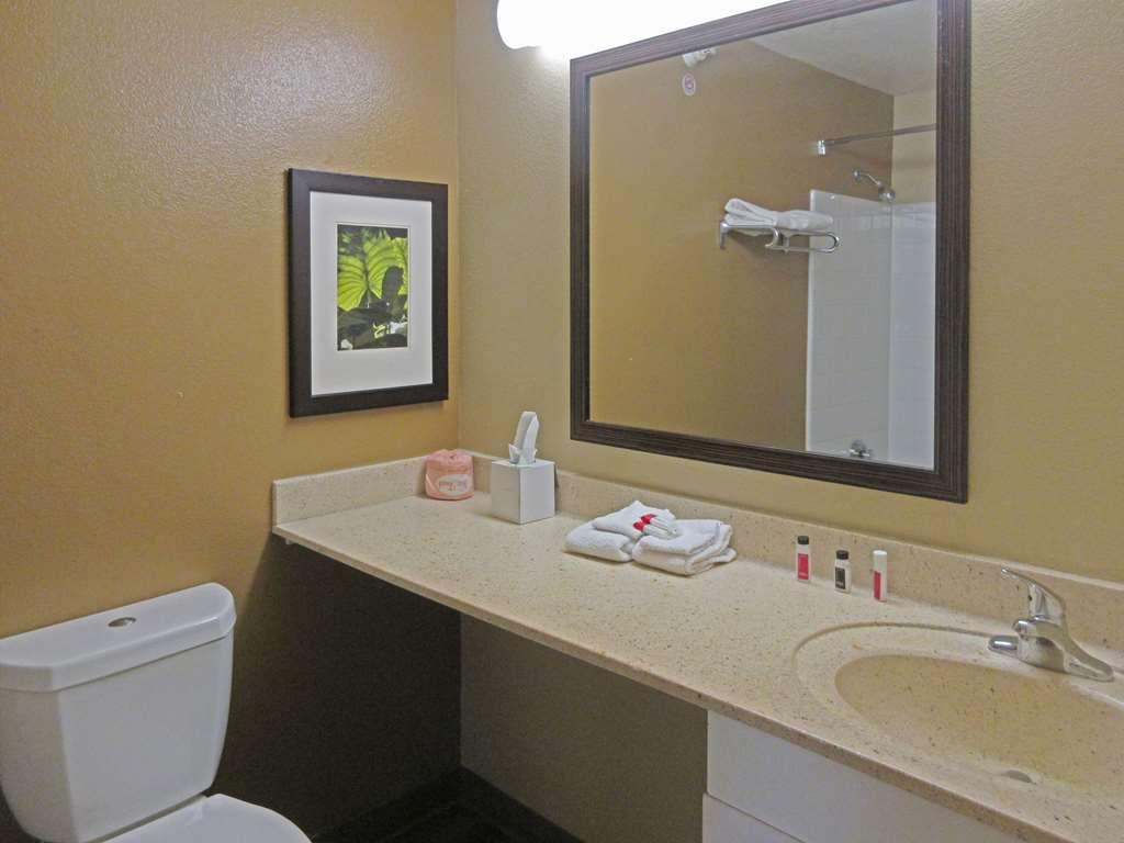 Suburban Studios Raleigh - Crabtree Valley Room photo