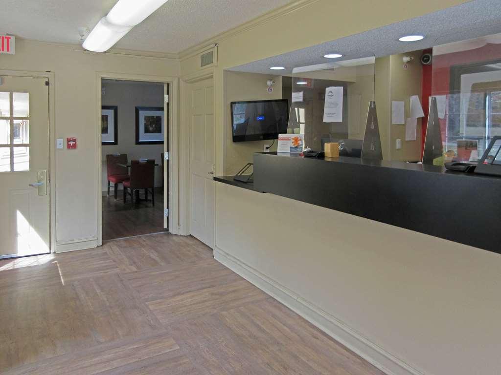 Suburban Studios Raleigh - Crabtree Valley Interior photo