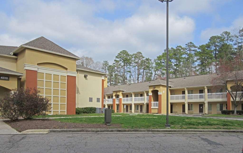 Suburban Studios Raleigh - Crabtree Valley Exterior photo
