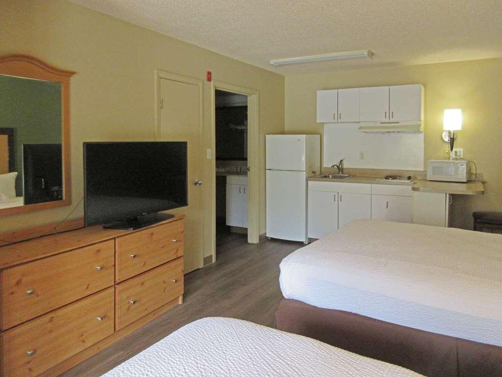 Suburban Studios Raleigh - Crabtree Valley Room photo